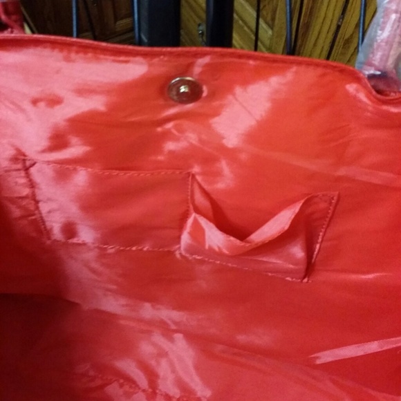 Haiying Snider Large Red Faux Leather Bag 20x13x5 NWOT - Picture 4 of 8